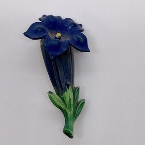 Vtg 1950s Celulloid 3D Floral Violet Flower Souvenir Brooch Pin / 1.7” x .9”